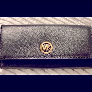 Ladies pebbled leather Michael Kors wallet